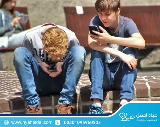 كيف أعالج ابني المراهق من إدمان الهاتف؟